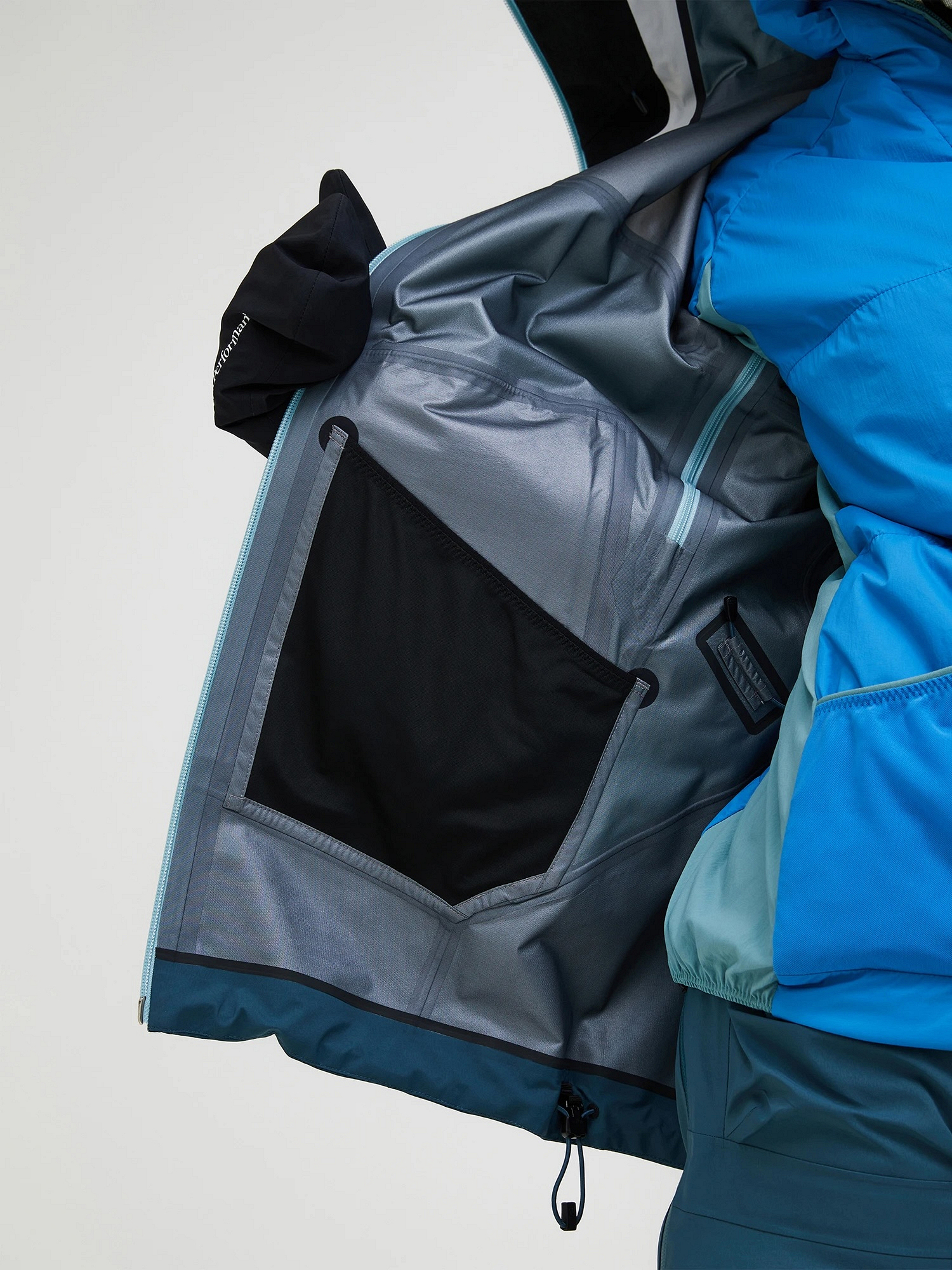 W Vislight Gore-Tex C-Knit Jacket (FW25) - Peak Performance Whistler